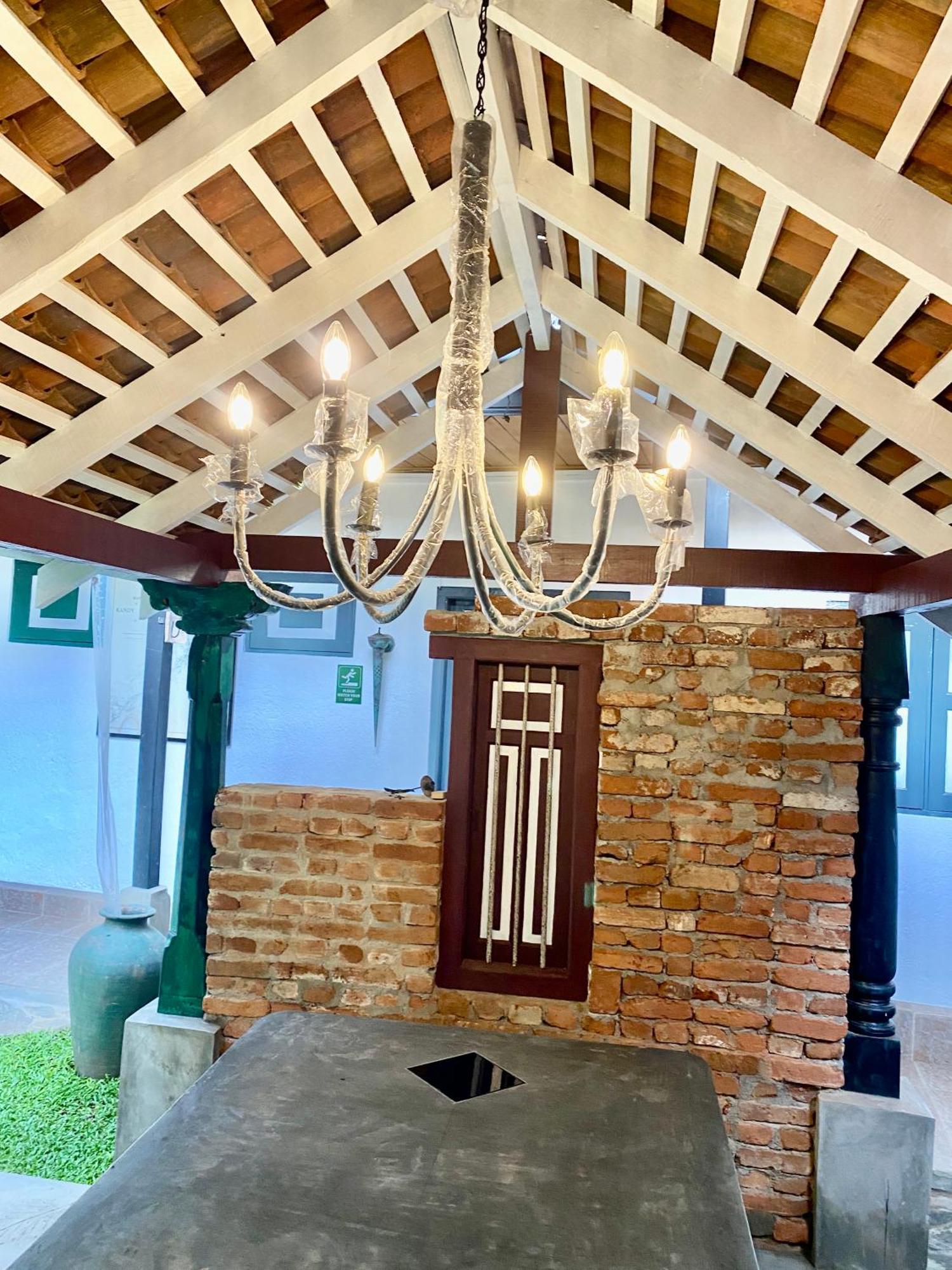 Settle Inn Tourist Lodge Канди Екстериор снимка