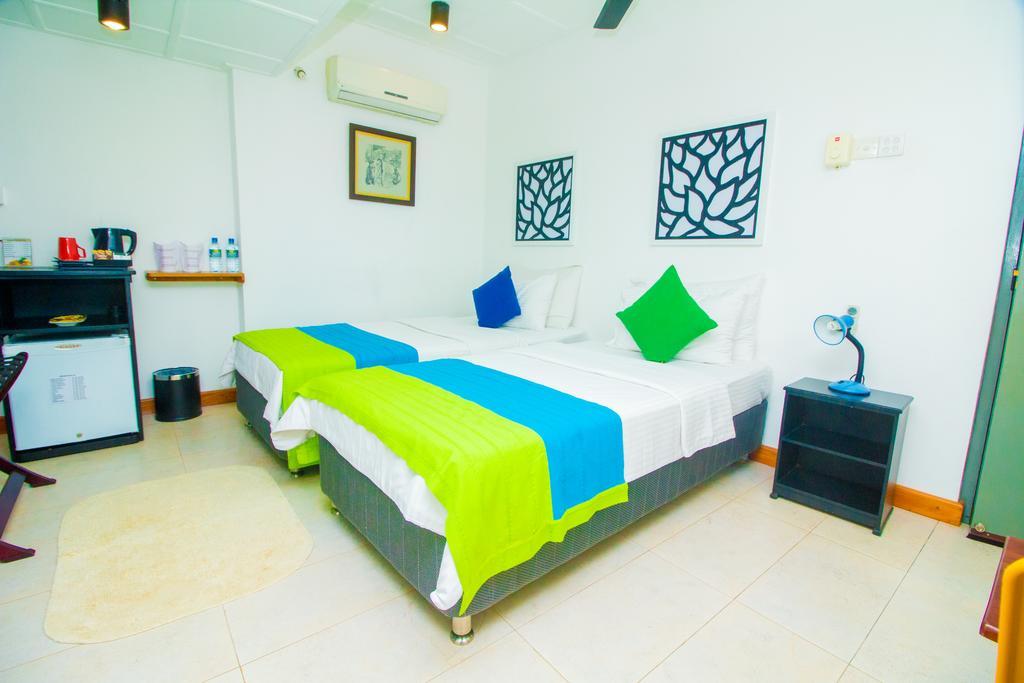 Settle Inn Tourist Lodge Канди Екстериор снимка
