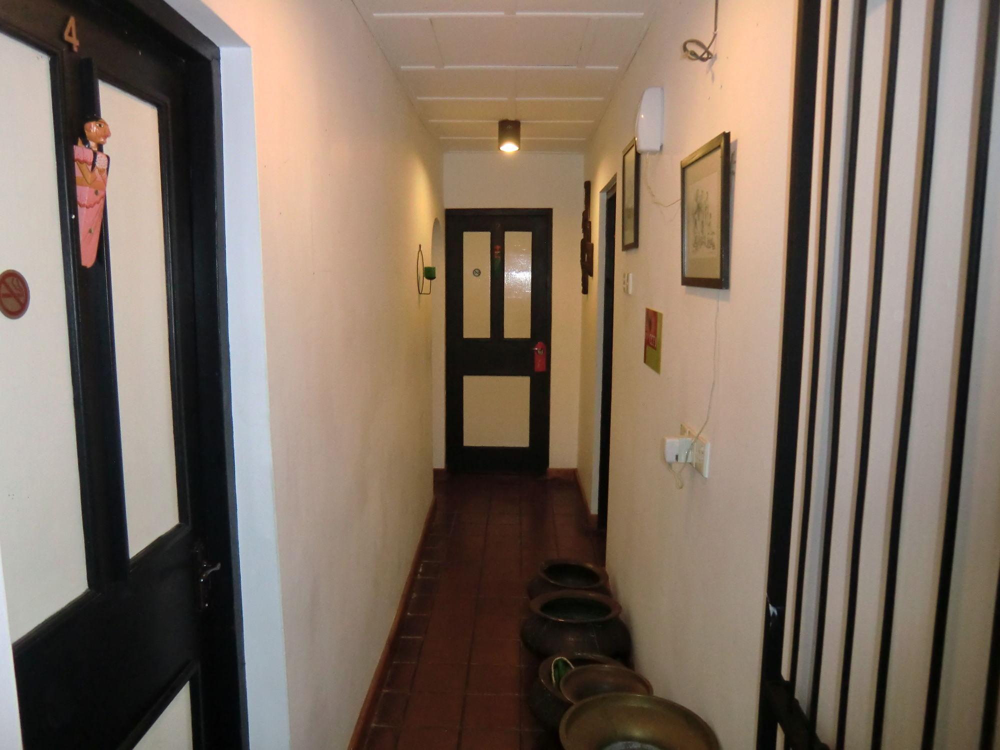 Settle Inn Tourist Lodge Канди Екстериор снимка
